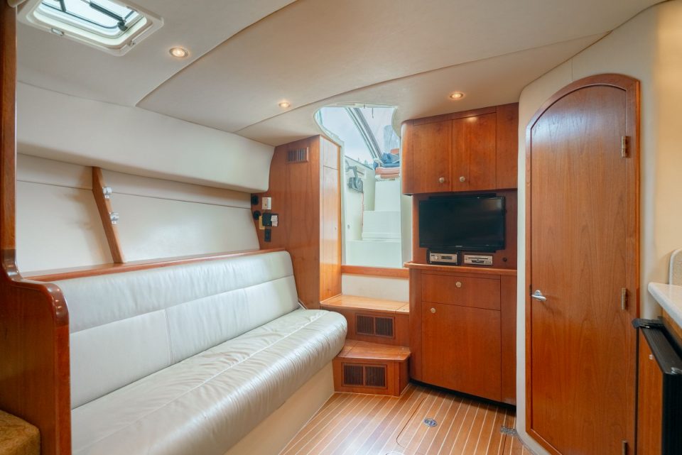 2005 Rampage 33 Express