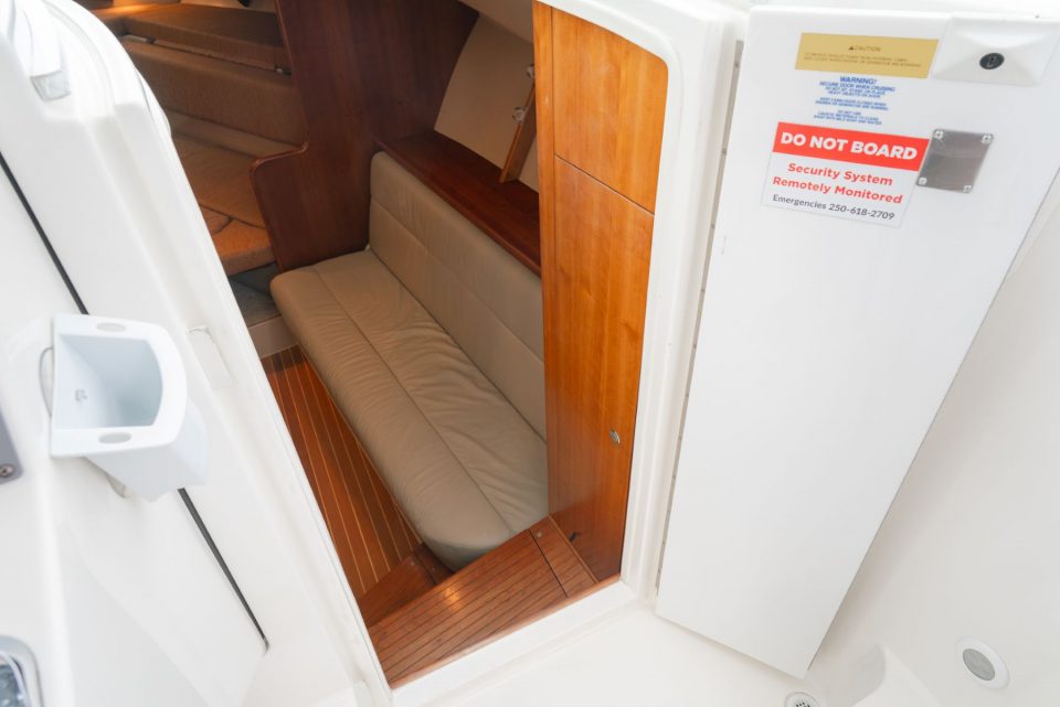 2005 Rampage 33 Express