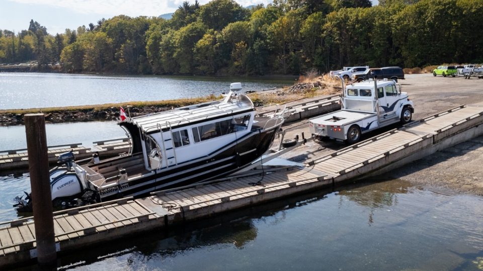 2019 Riptide Marine Saratoga 300W/Trailer/Freightliner FL60 Tow Vehicle