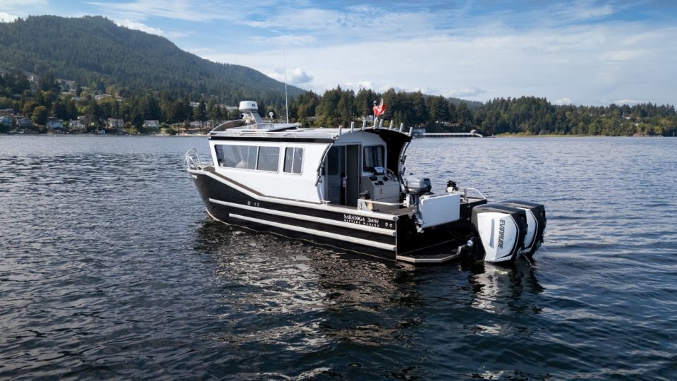 2019 Riptide Marine Saratoga 300W/Trailer/Freightliner FL60 Tow Vehicle