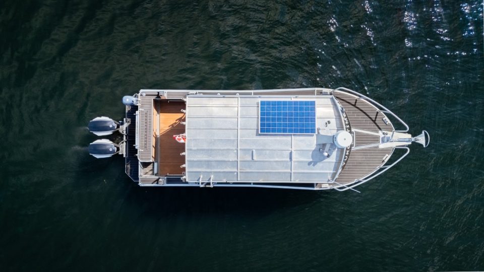 2019 Riptide Marine Saratoga 300W/Trailer/Freightliner FL60 Tow Vehicle