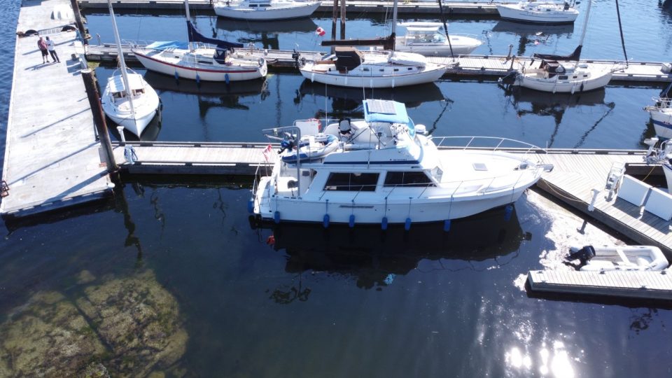 1980 Uniflite 37 Coastal Cruiser