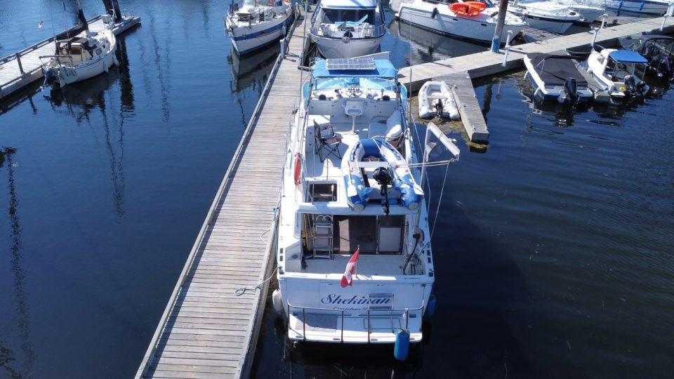 1980 Uniflite 37 Coastal Cruiser