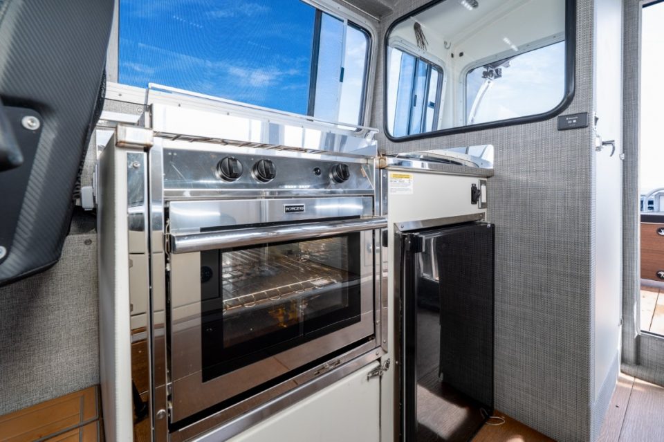 2019 Riptide Marine Saratoga 300W/Trailer/Freightliner FL60 Tow Vehicle