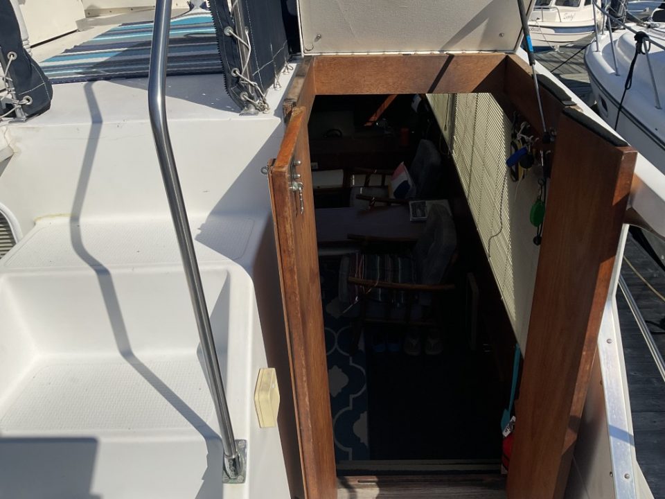 1975 Uniflite 36 Tri-Cabin Sedan Cruiser