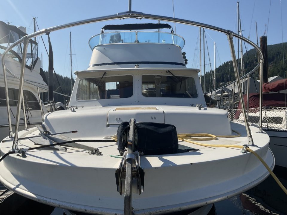 1975 Uniflite 36 Tri-Cabin Sedan Cruiser