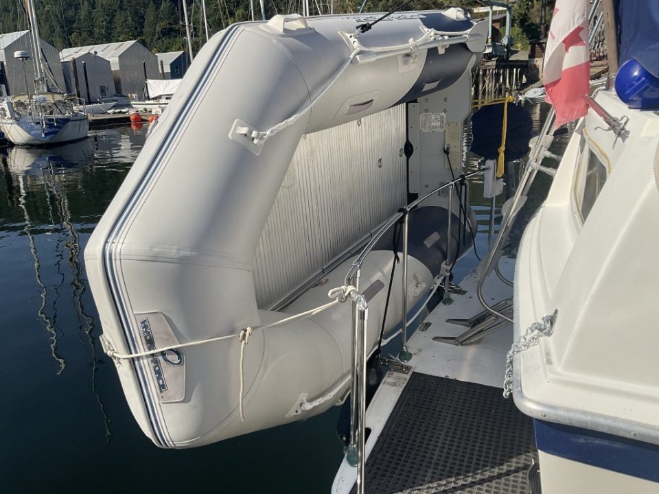 1975 Uniflite 36 Tri-Cabin Sedan Cruiser