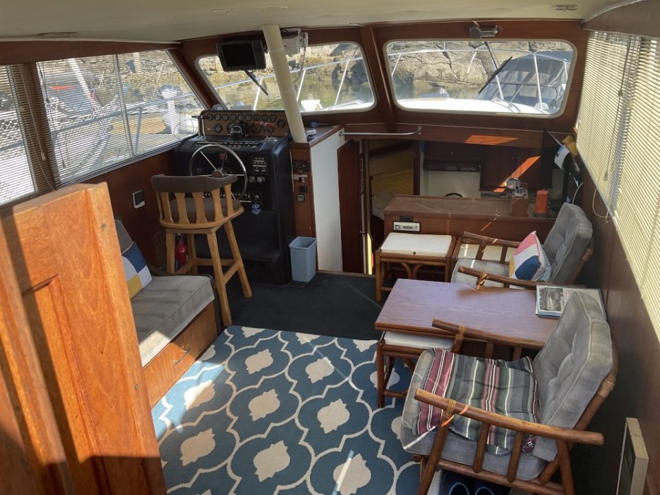 1975 Uniflite 36 Tri-Cabin Sedan Cruiser