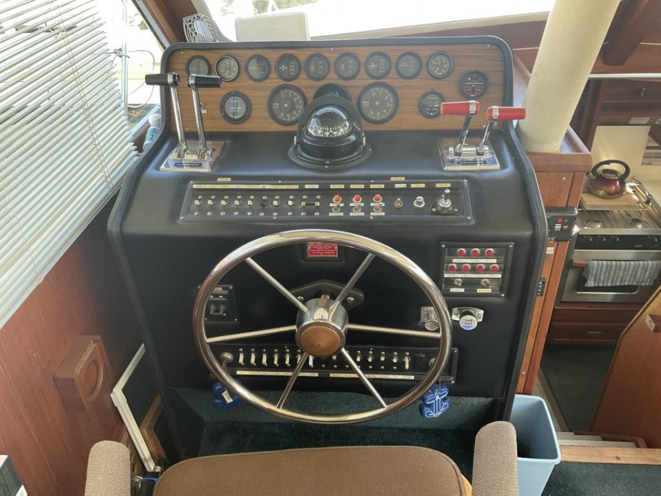 1975 Uniflite 36 Tri-Cabin Sedan Cruiser