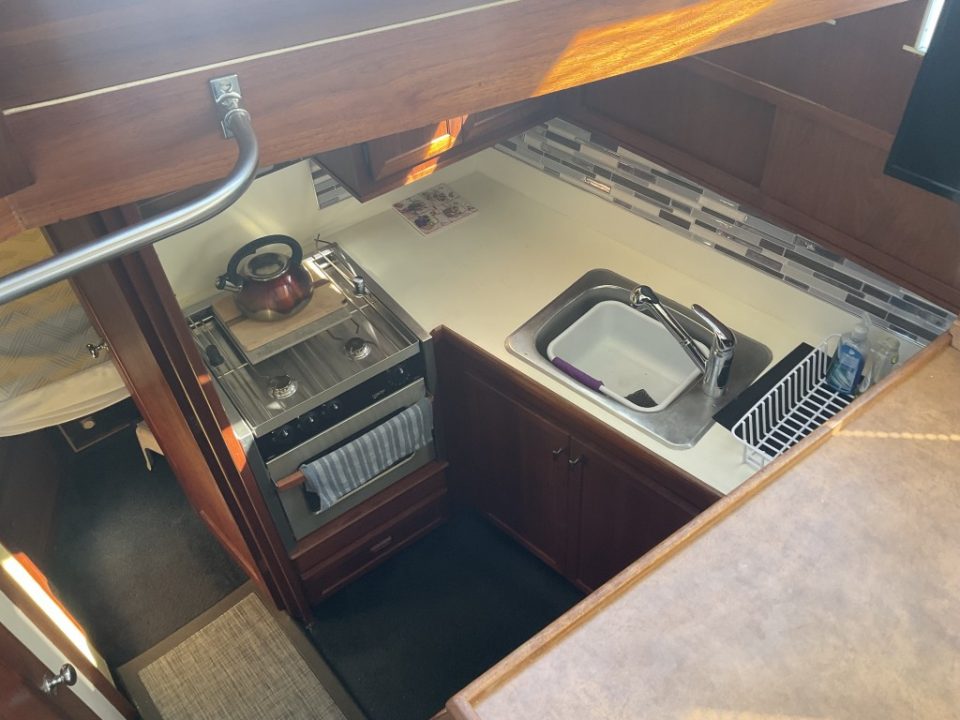 1975 Uniflite 36 Tri-Cabin Sedan Cruiser