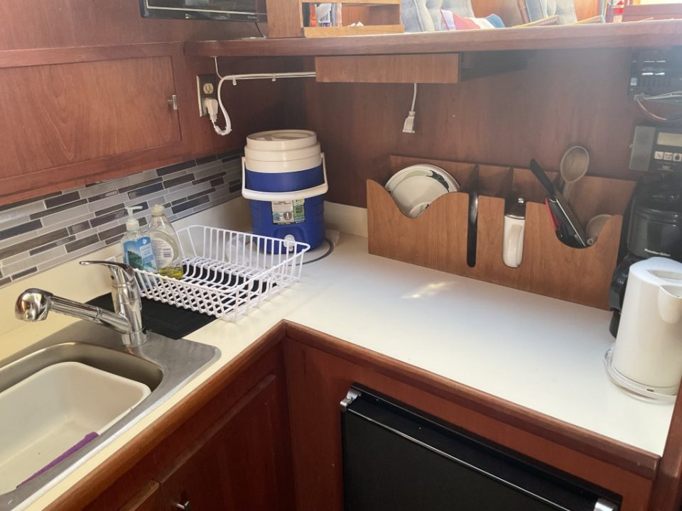 1975 Uniflite 36 Tri-Cabin Sedan Cruiser