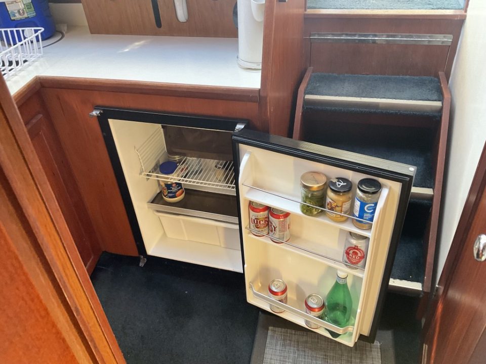 1975 Uniflite 36 Tri-Cabin Sedan Cruiser