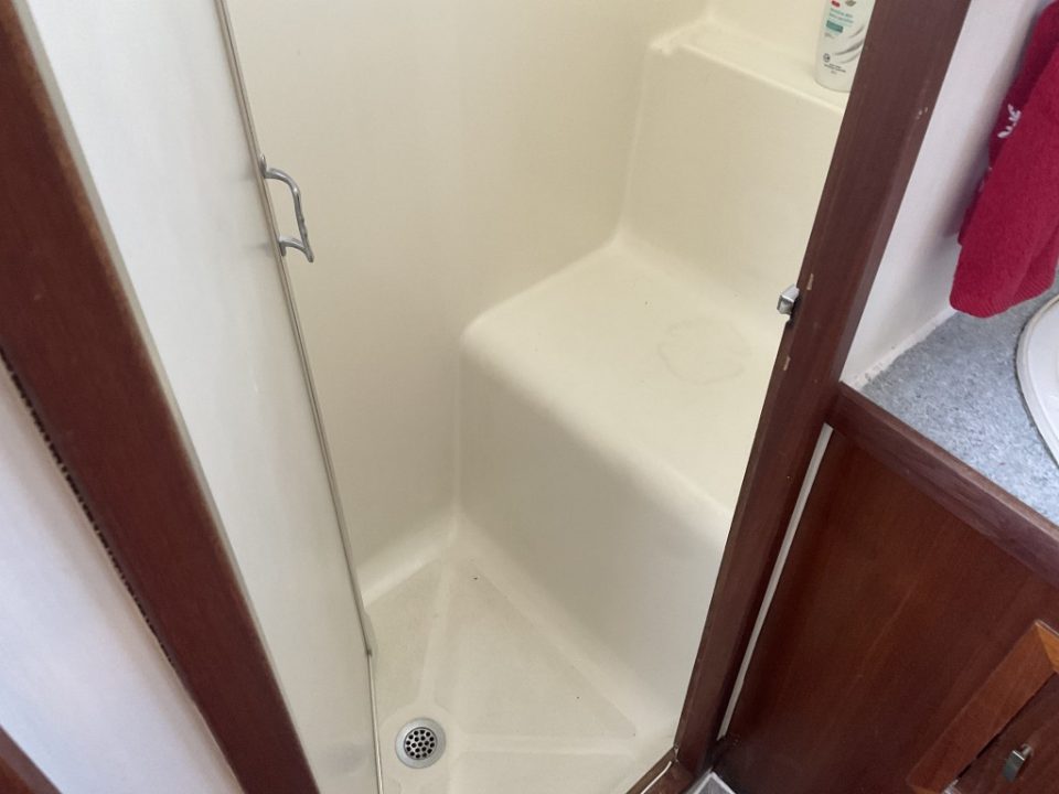 1975 Uniflite 36 Tri-Cabin Sedan Cruiser