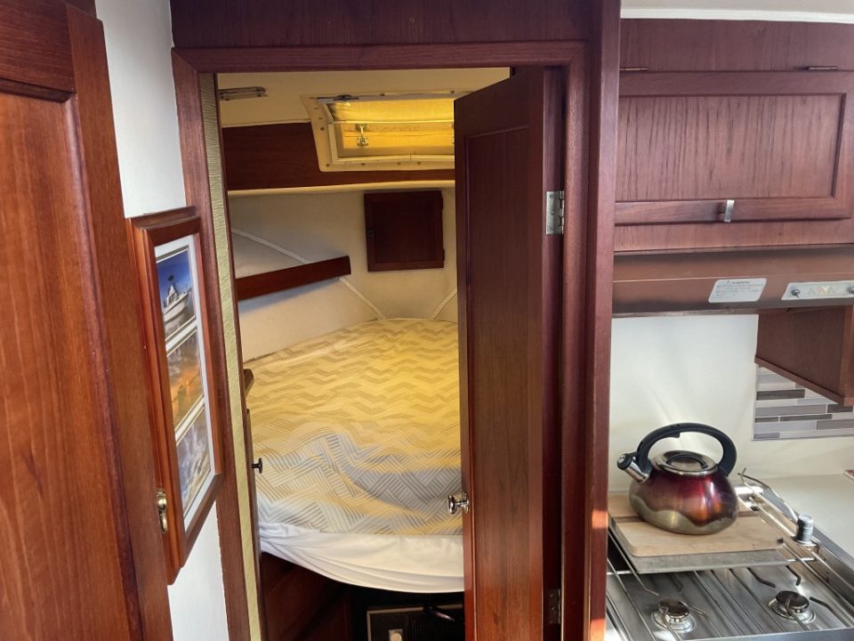 1975 Uniflite 36 Tri-Cabin Sedan Cruiser