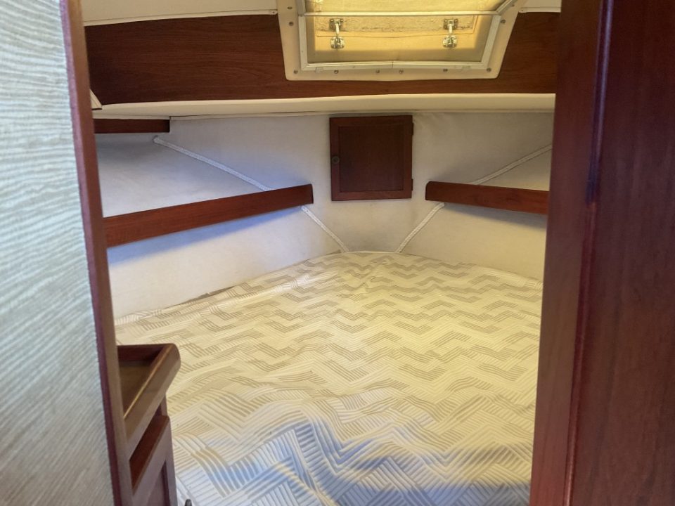 1975 Uniflite 36 Tri-Cabin Sedan Cruiser