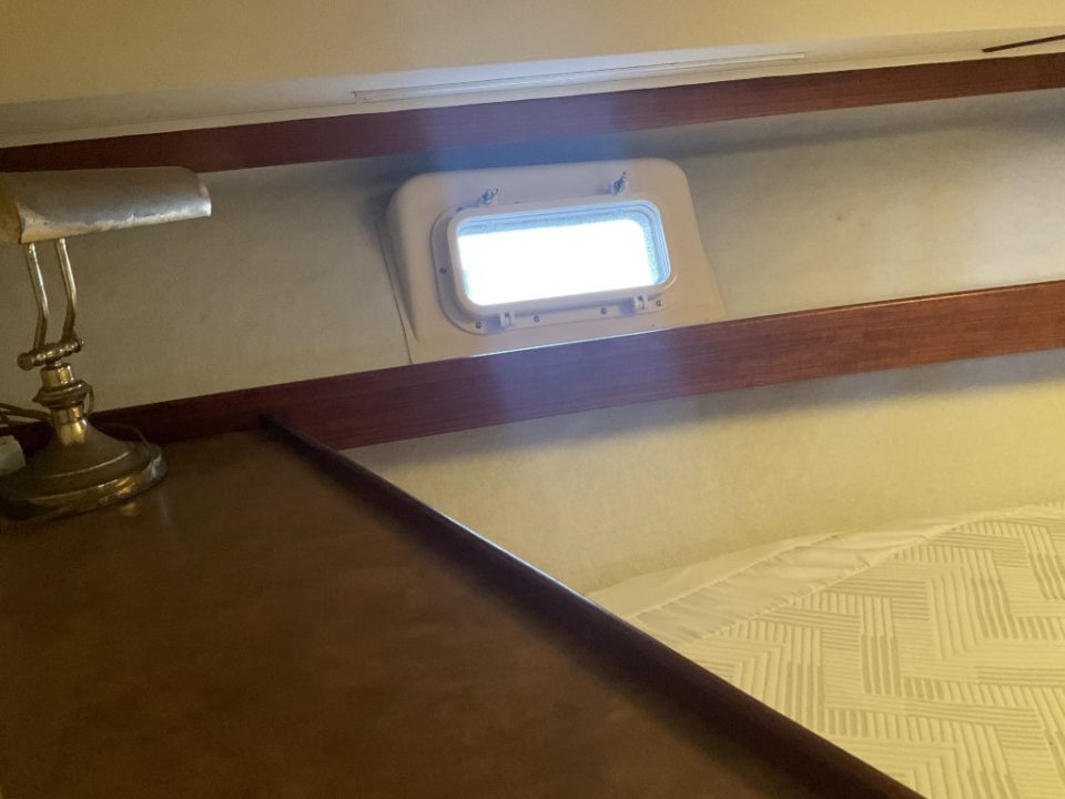 1975 Uniflite 36 Tri-Cabin Sedan Cruiser