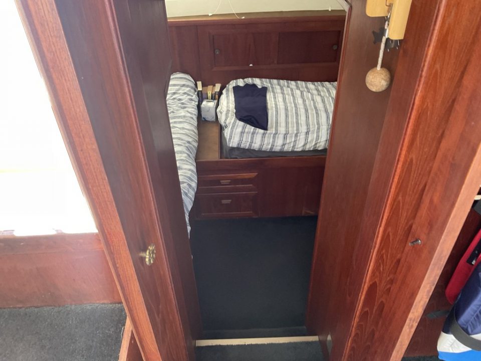 1975 Uniflite 36 Tri-Cabin Sedan Cruiser