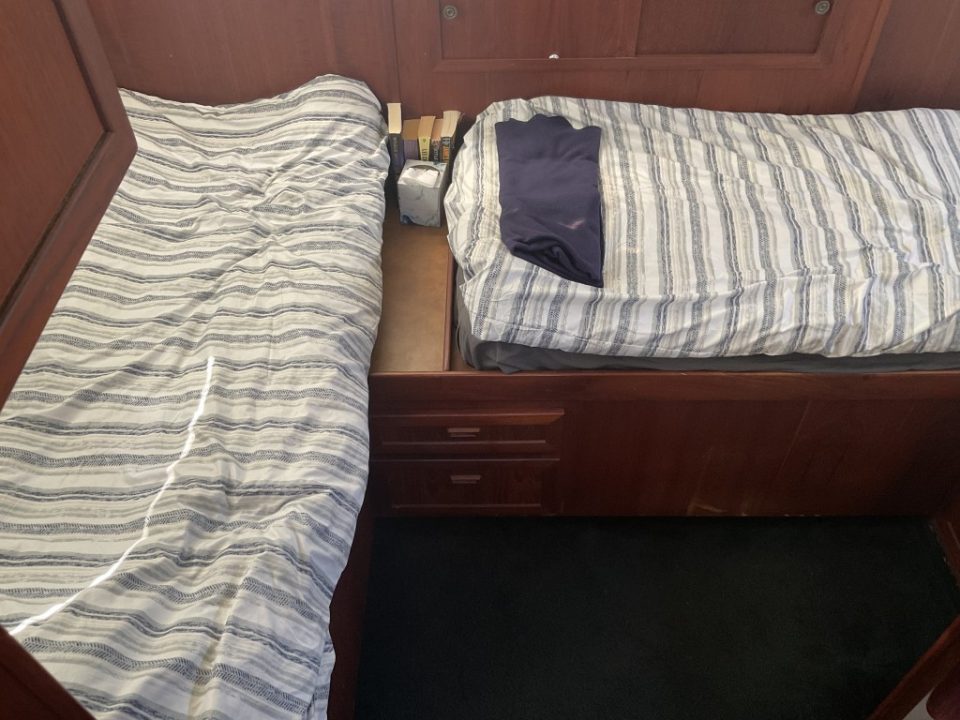 1975 Uniflite 36 Tri-Cabin Sedan Cruiser