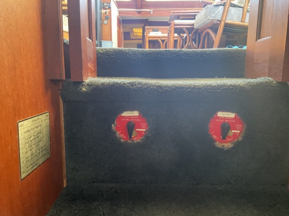 1975 Uniflite 36 Tri-Cabin Sedan Cruiser