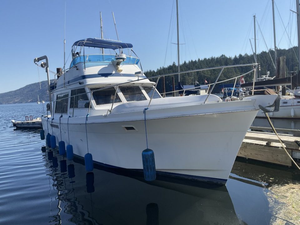 1980 Uniflite 37 Coastal Cruiser