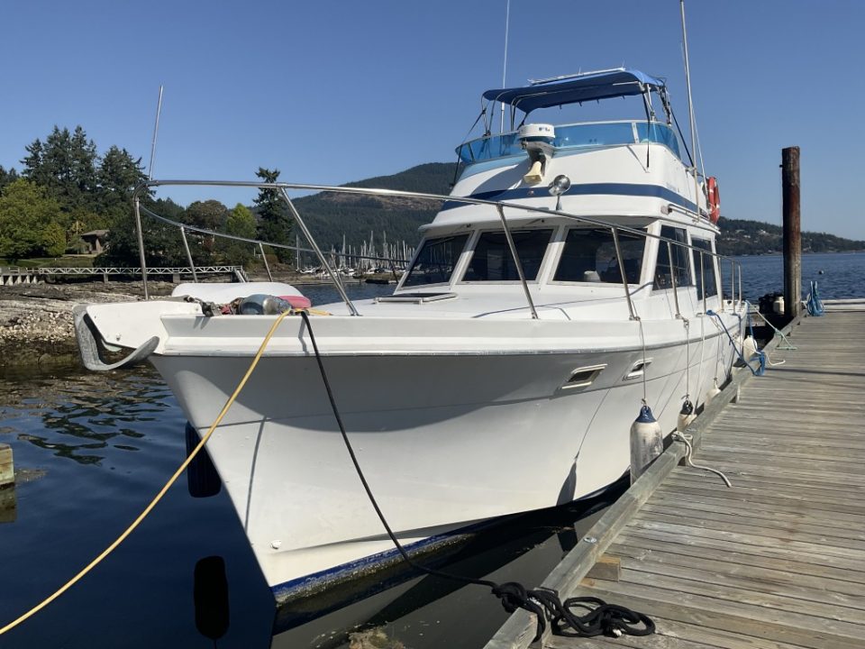 1980 Uniflite 37 Coastal Cruiser