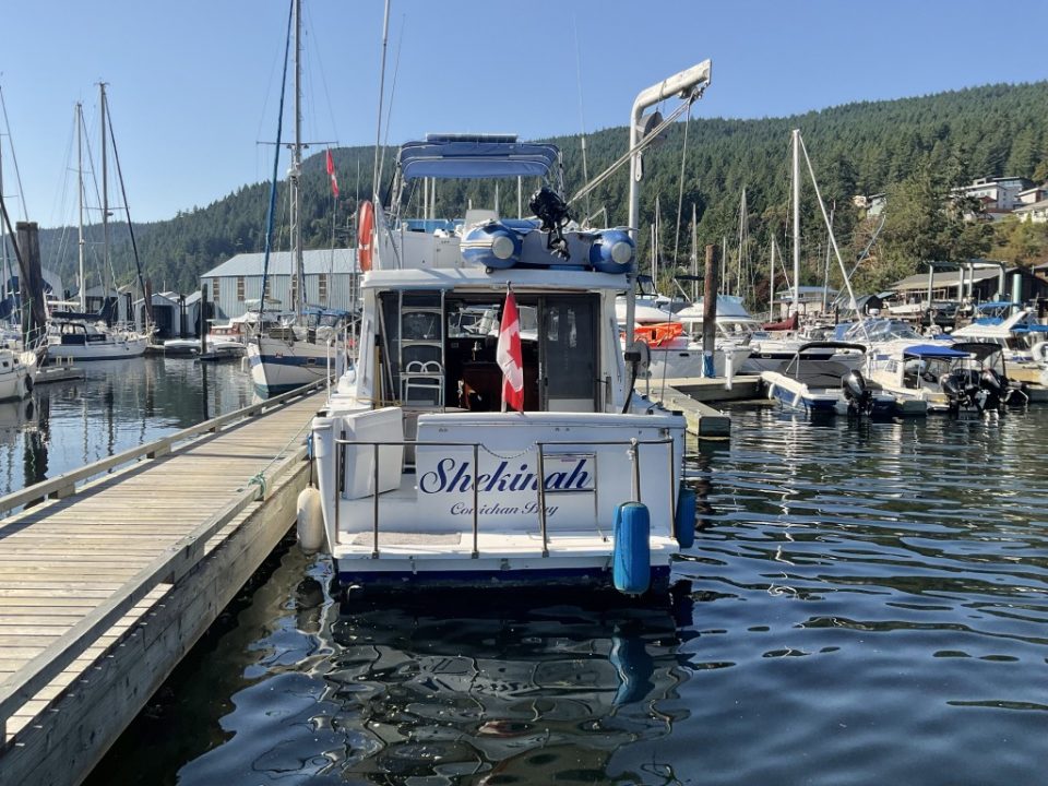 1980 Uniflite 37 Coastal Cruiser