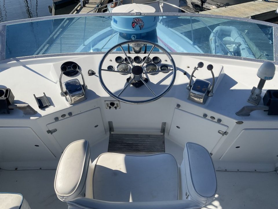 1980 Uniflite 37 Coastal Cruiser