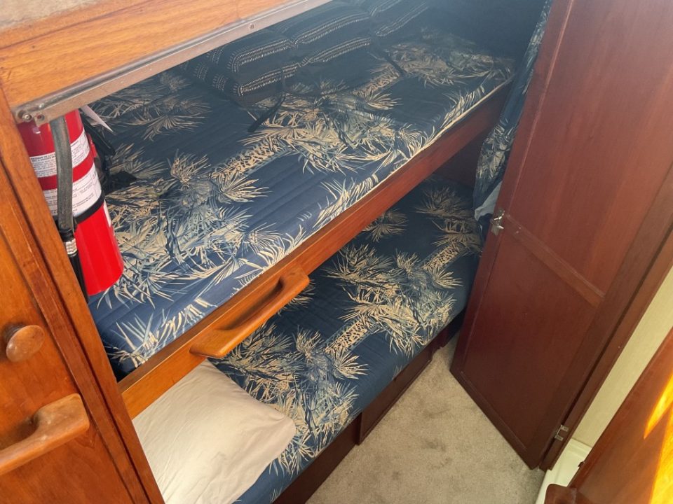 1980 Uniflite 37 Coastal Cruiser