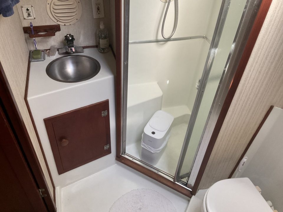 1980 Uniflite 37 Coastal Cruiser