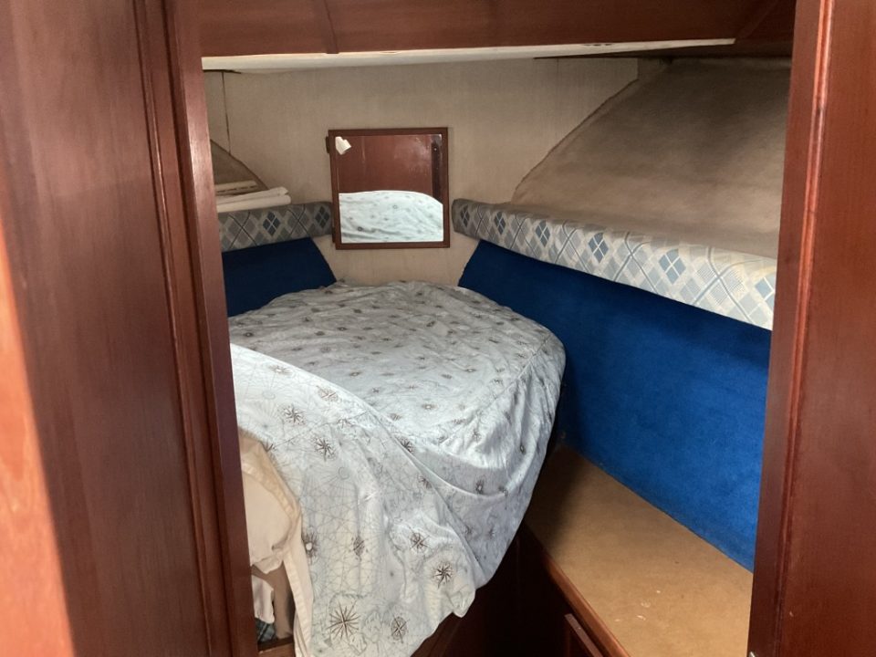 1980 Uniflite 37 Coastal Cruiser