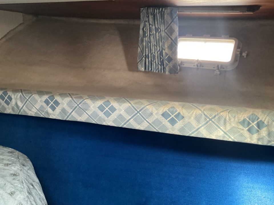 1980 Uniflite 37 Coastal Cruiser