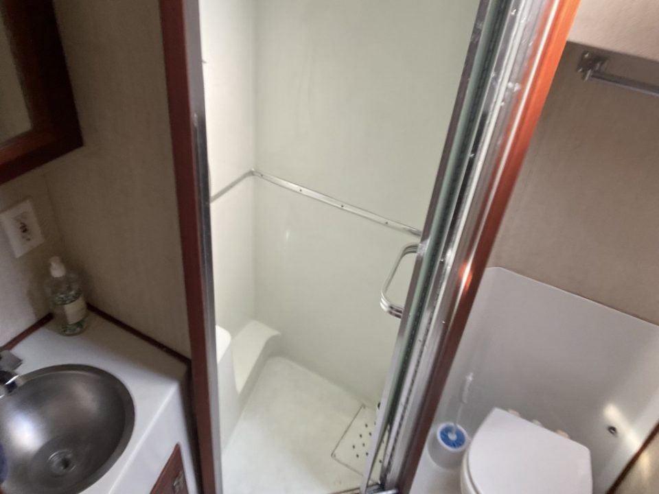 1980 Uniflite 37 Coastal Cruiser