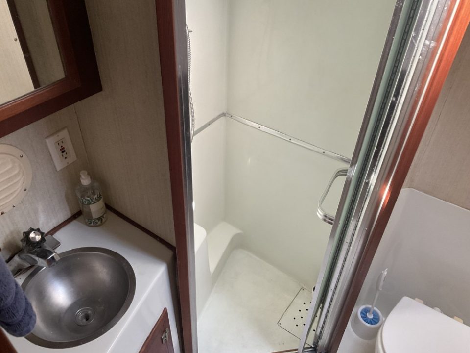 1980 Uniflite 37 Coastal Cruiser