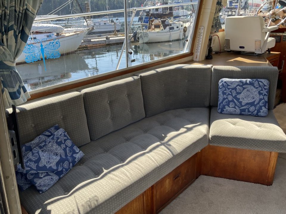 1980 Uniflite 37 Coastal Cruiser