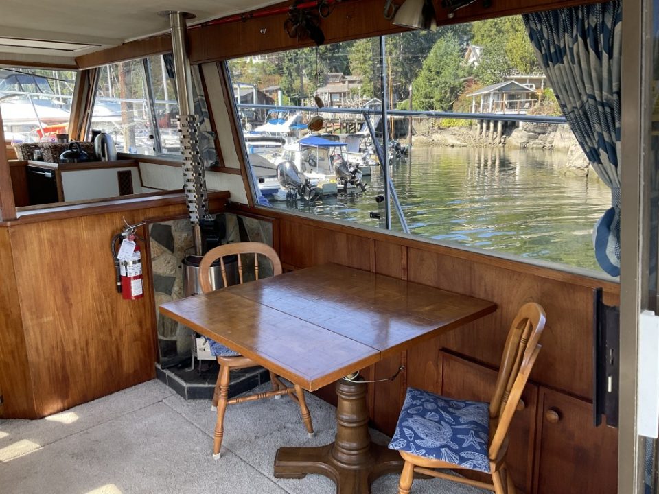 1980 Uniflite 37 Coastal Cruiser