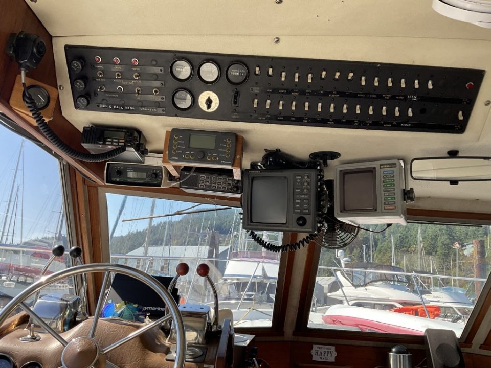 1980 Uniflite 37 Coastal Cruiser