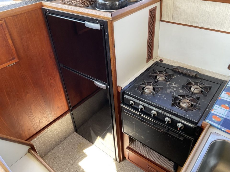 1980 Uniflite 37 Coastal Cruiser