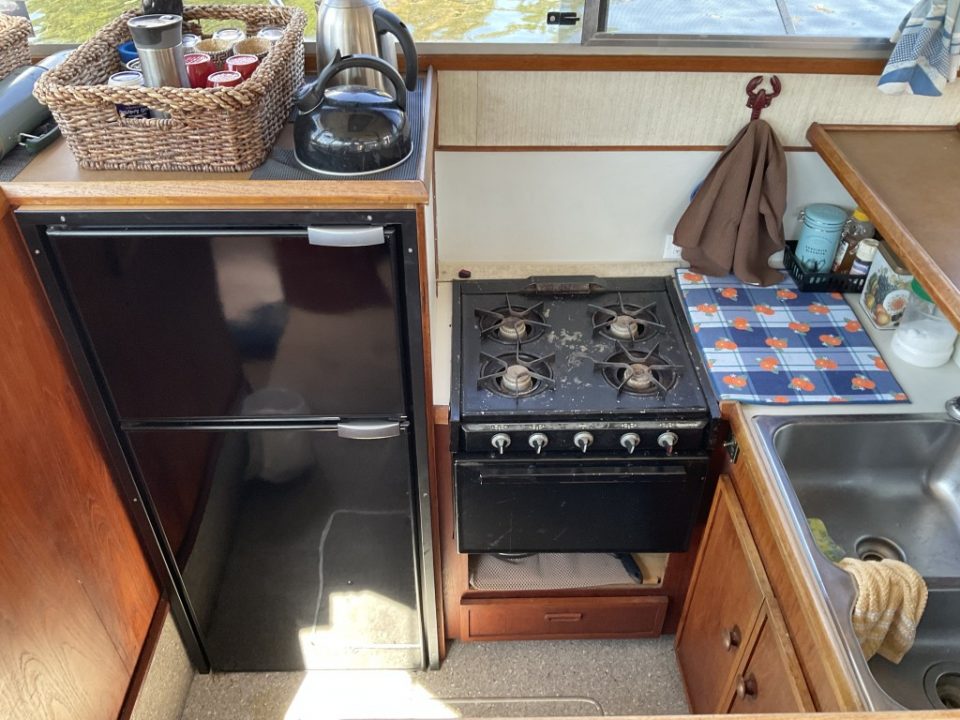 1980 Uniflite 37 Coastal Cruiser