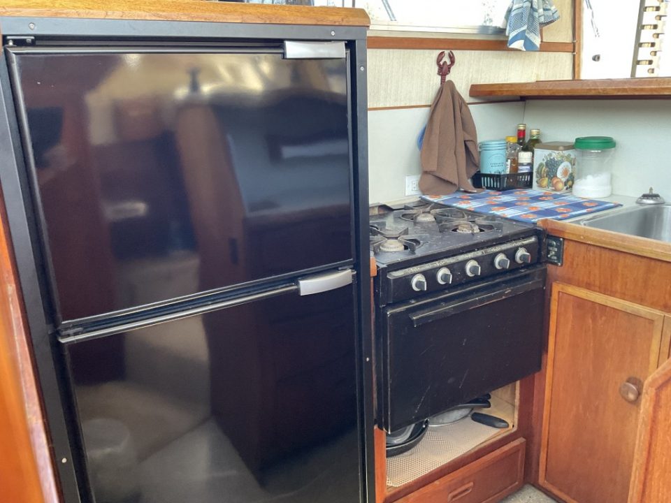 1980 Uniflite 37 Coastal Cruiser