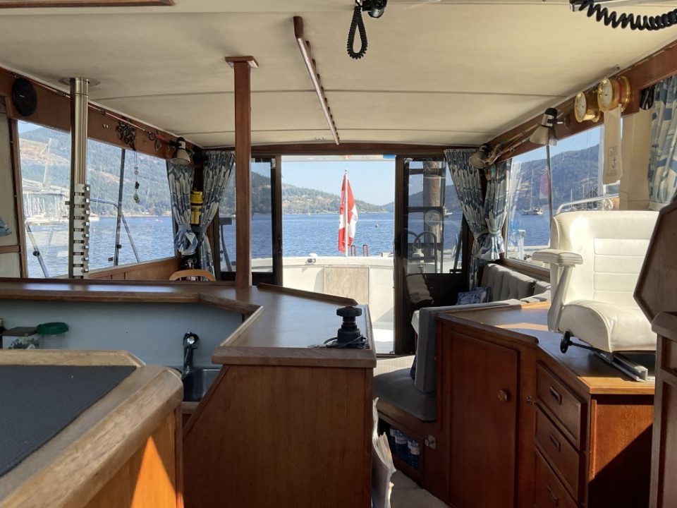 1980 Uniflite 37 Coastal Cruiser
