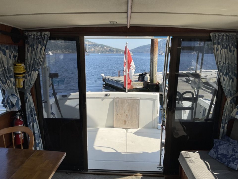 1980 Uniflite 37 Coastal Cruiser