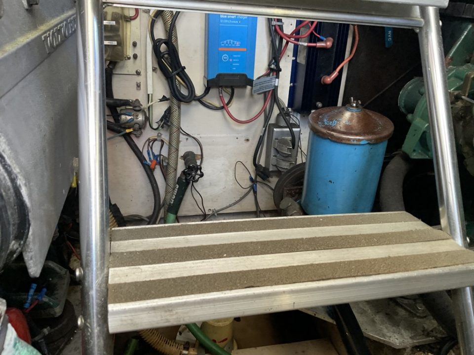 1980 Uniflite 37 Coastal Cruiser