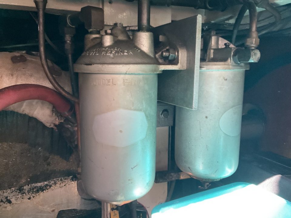 1980 Uniflite 37 Coastal Cruiser