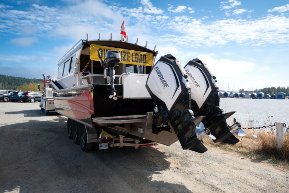 2019 Riptide Marine Saratoga 300W/Trailer/Freightliner FL60 Tow Vehicle