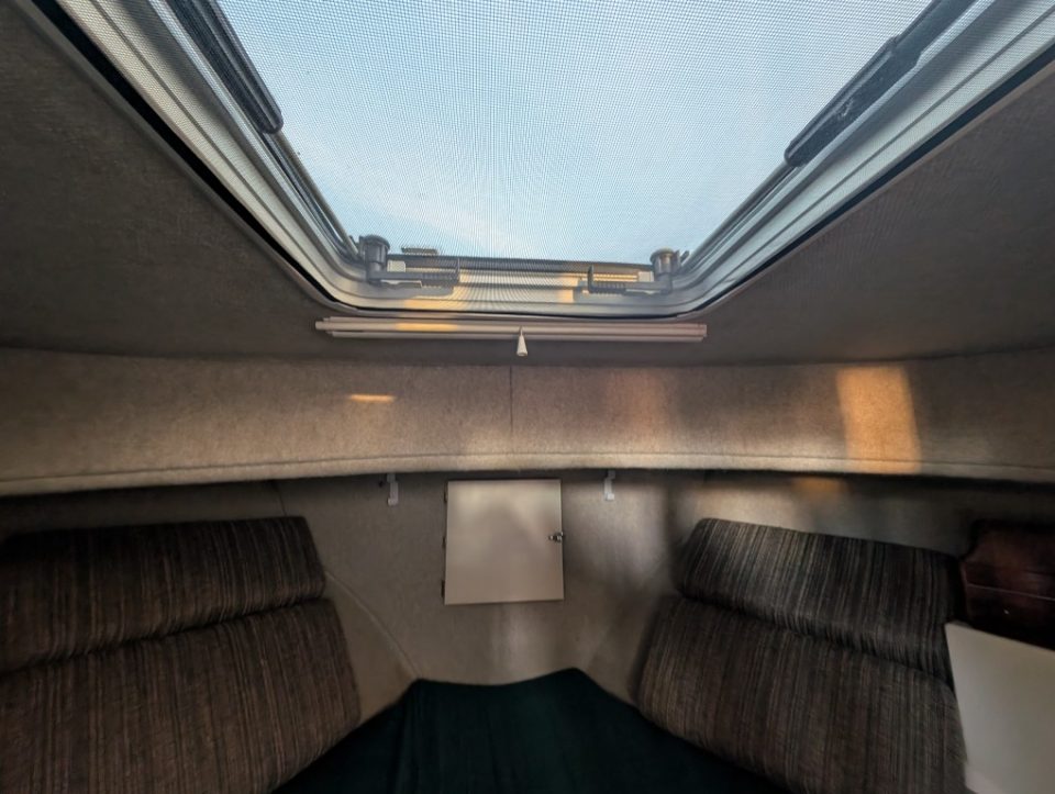 1999 Camano 31 Troll