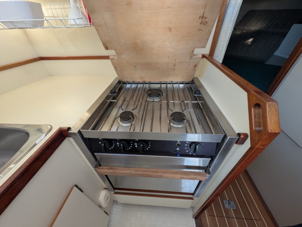 1999 Camano 31 Troll