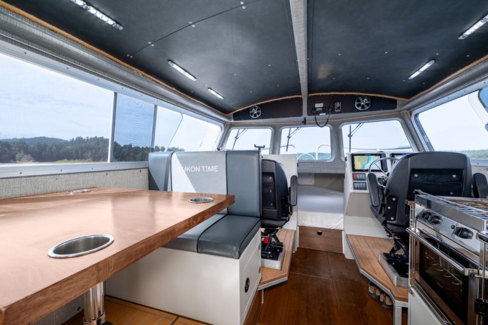 2019 Riptide Marine Saratoga 300W/Trailer/Freightliner FL60 Tow Vehicle