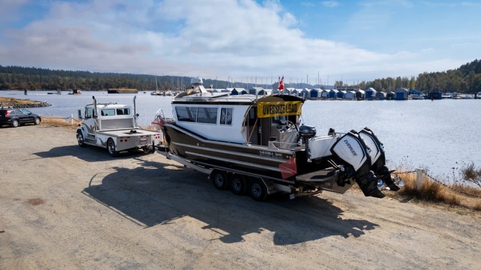 2019 Riptide Marine Saratoga 300W/Trailer/Freightliner FL60 Tow Vehicle