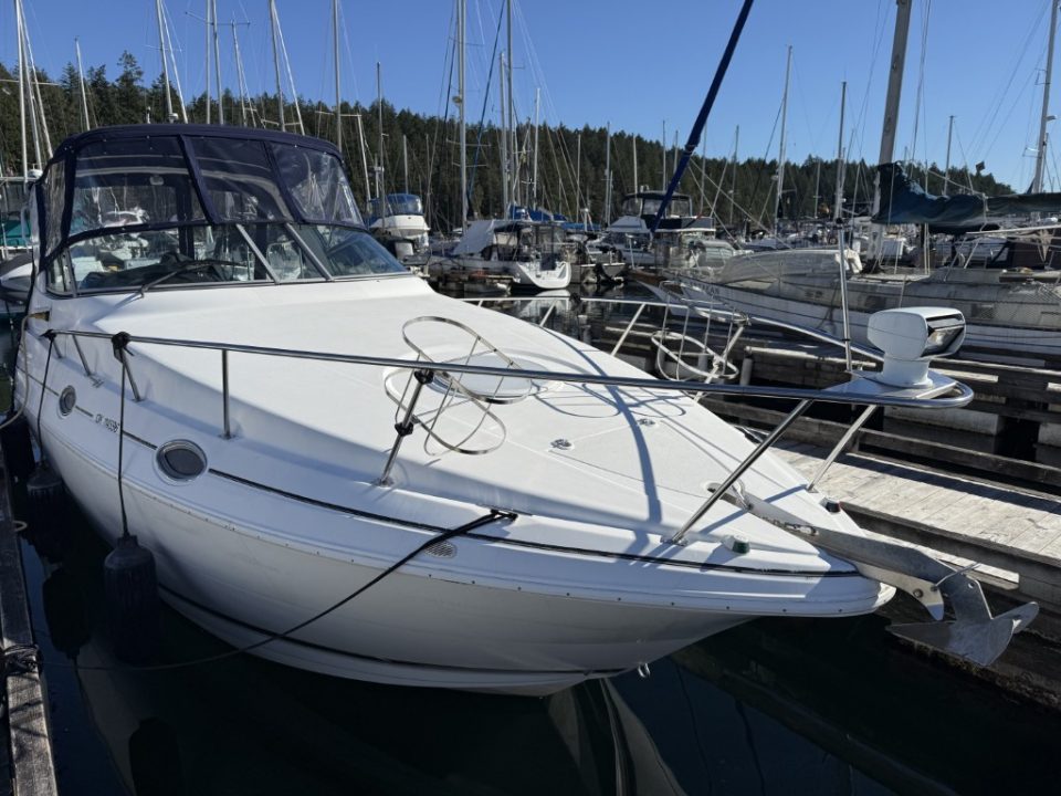 2000 Cruisers Yachts 2870 Express