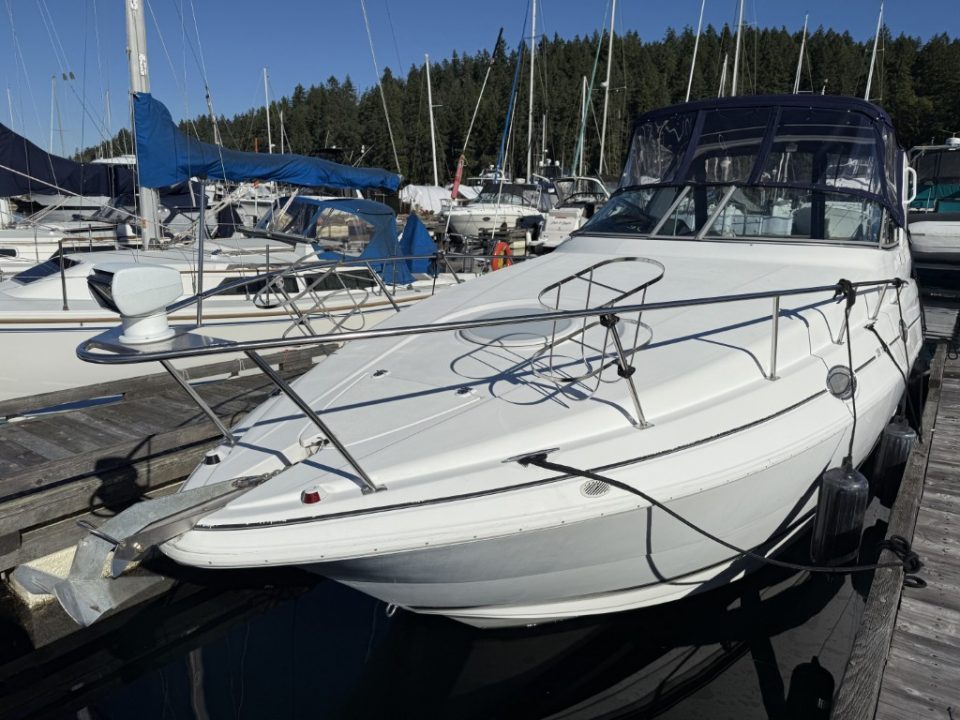 2000 Cruisers Yachts 2870 Express